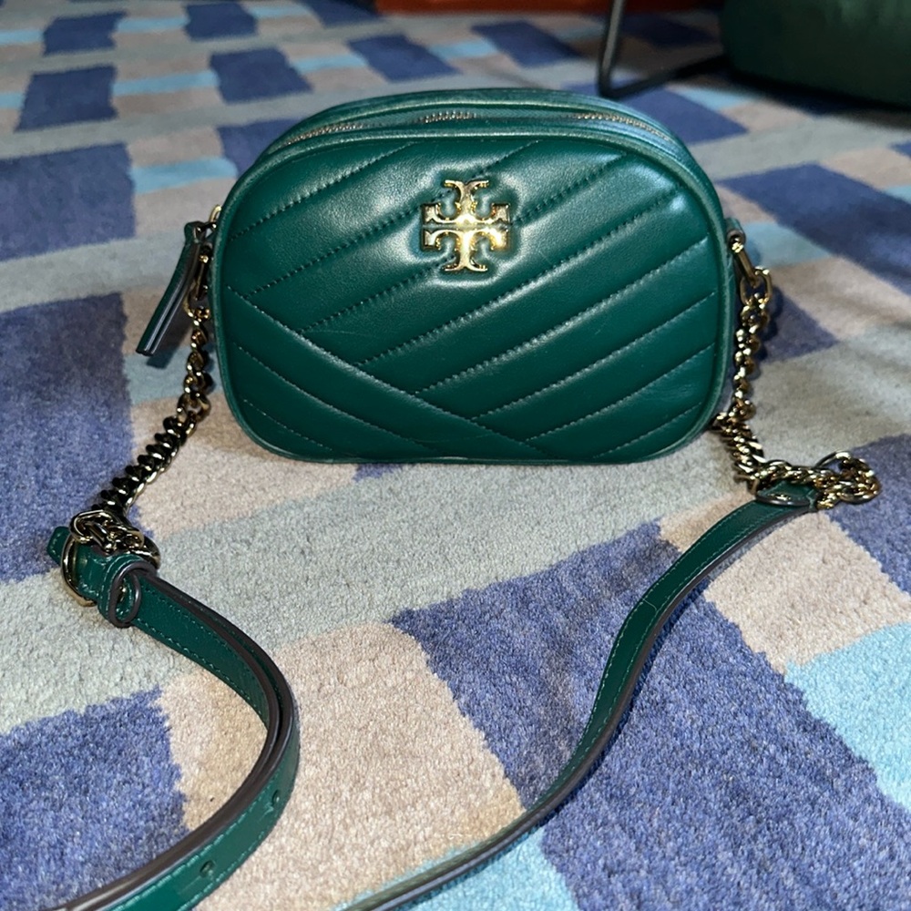TORY BURCH KIRA CHEVRON CAMERA BAG